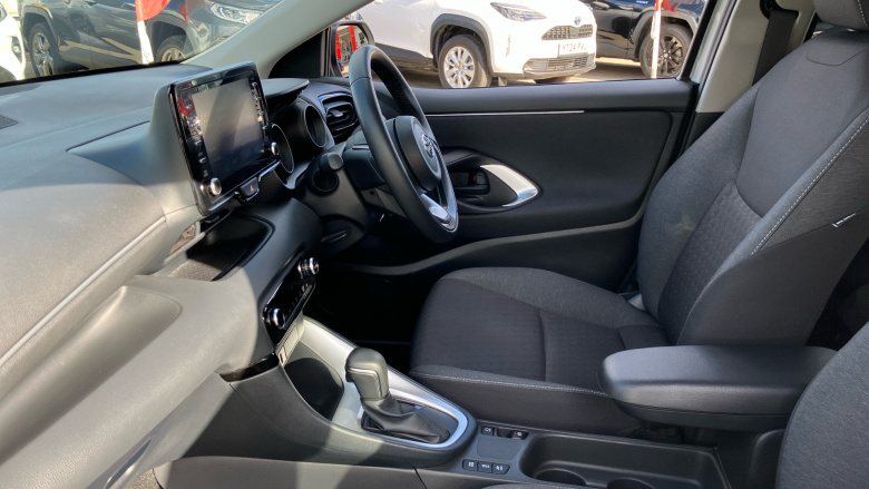 Toyota Yaris 1.5 Hybrid Design 5dr CVT Hybrid Hatchback